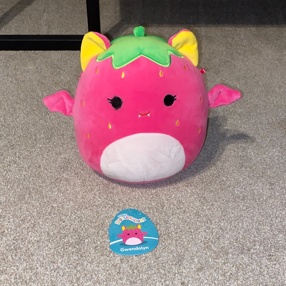NWT Gwendolyn the Strawberry Fruit Bat 8” Squishmallow